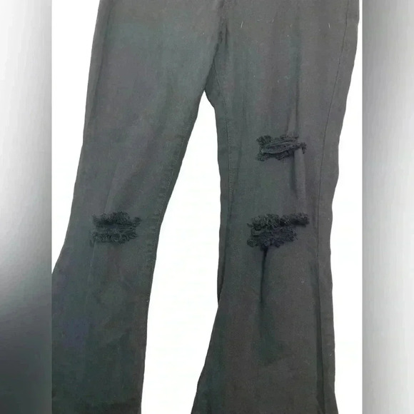 Fashion Nova NWT Tied to let‎ you know ripped jeans size 7 - Picture 7 of 9